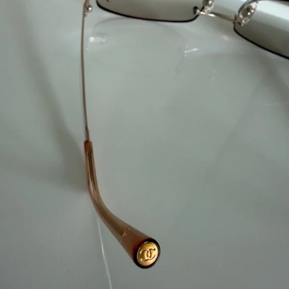 Chanel Sunglasses style 4002 c194/61 Beautiful CHANEL Coco Mark Sunglasses 4002 Metal Rimless  main image 2